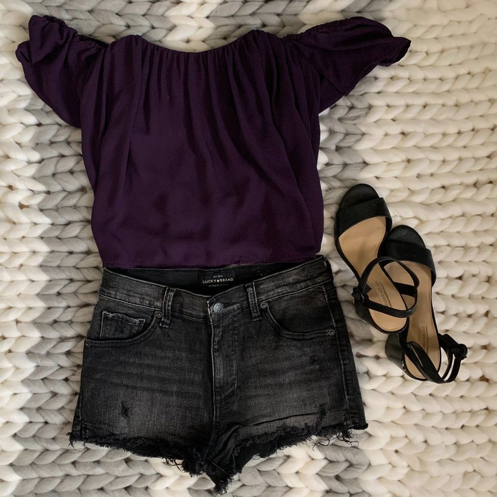 Off-the-shoulder Flowy Top with Corset Underlining